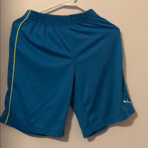 Puma loose fit shorts boys medium - Picture 4 of 5